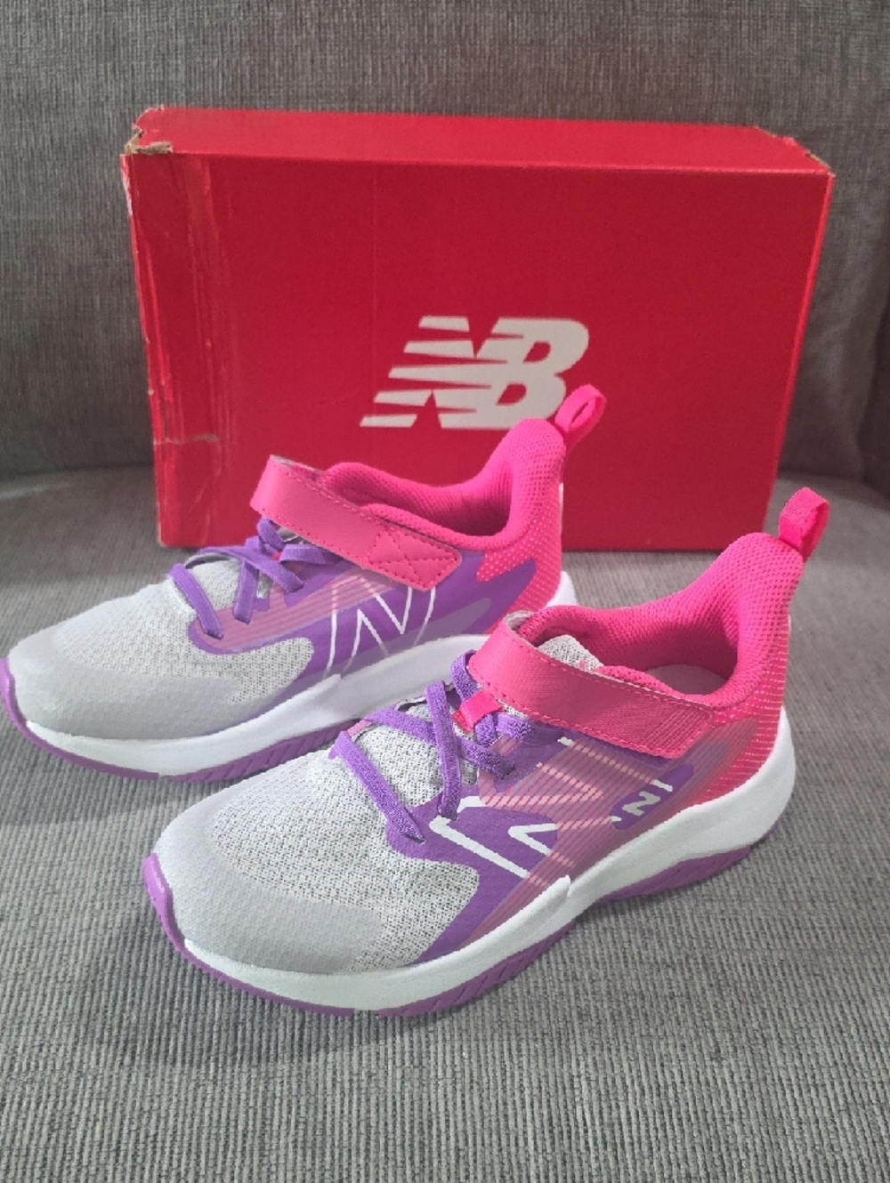 New Balance Girls Pink & Purple Rave Run v2 Bungee Lace With Strap Size 3Wide. - Picture 2 of 15